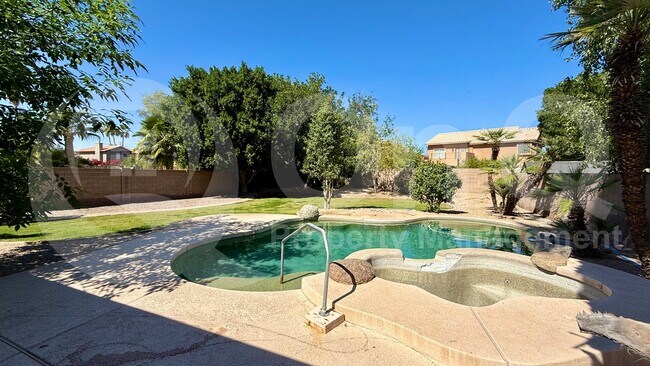 1380 W Maria Ln Tempe, AZ 85284 photo 2
