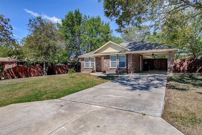 106 West Adair Street, Alvarado, TX 76009 photo 3
