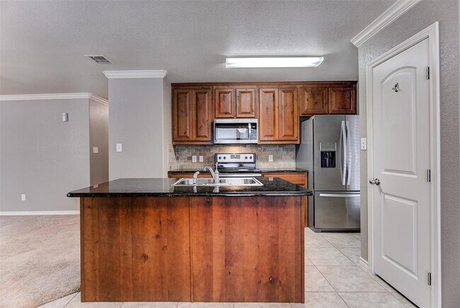 106 West Adair Street, Alvarado, TX 76009 photo 4