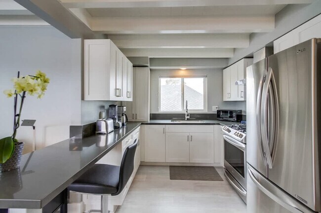 2612 Bayside Ln San Diego, CA 92109 photo 3