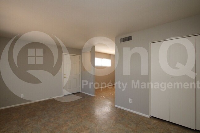 1934 West Village Drive, Phoenix, AZ 85023 photo 4