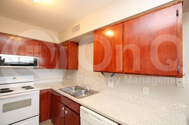 1934 West Village Drive, Phoenix, AZ 85023 photo 3