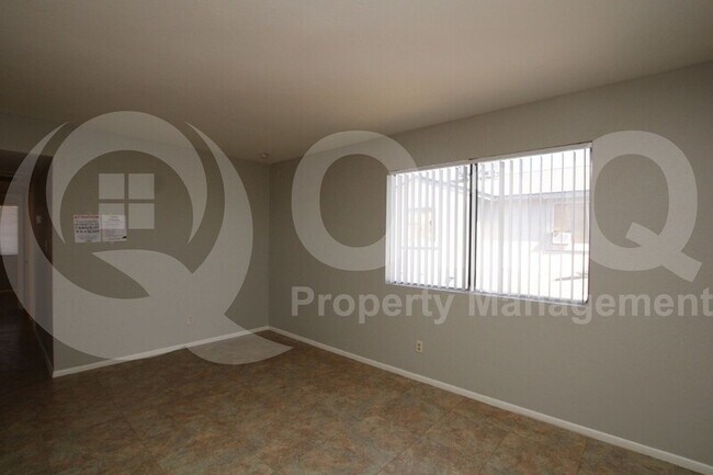 1934 West Village Drive, Phoenix, AZ 85023 photo 5