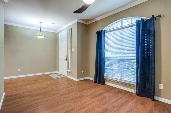 2440 Harbour Drive, Grand Prairie, TX 75054 photo 4