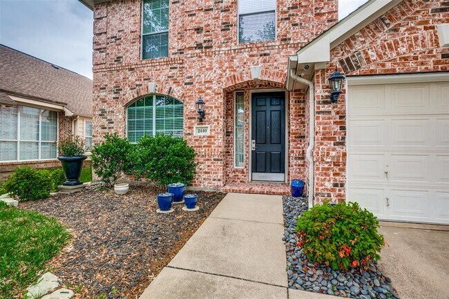 2440 Harbour Drive, Grand Prairie, TX 75054 photo 3