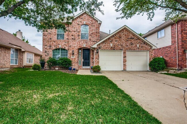 2440 Harbour Drive, Grand Prairie, TX 75054 photo 2