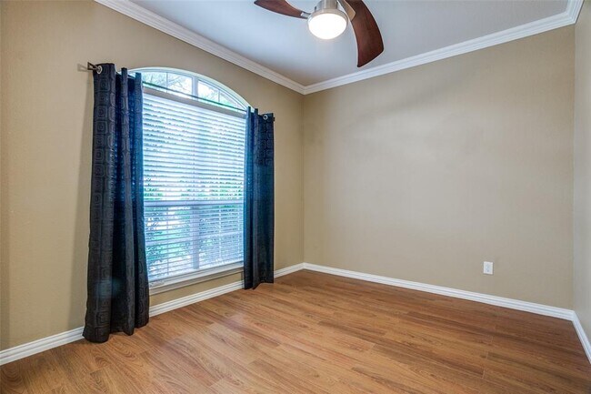 2440 Harbour Drive, Grand Prairie, TX 75054 photo 5
