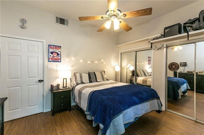 807 W 25th St Austin, TX 78705 photo 5
