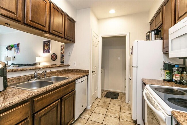 807 W 25th St Austin, TX 78705 photo 4