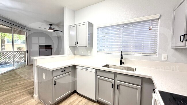 1633 E Lakeside Dr Gilbert, AZ 85234 photo 5