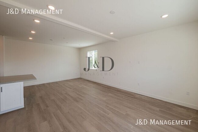 1934 Broadway St Oceanside, CA 92054 photo 2
