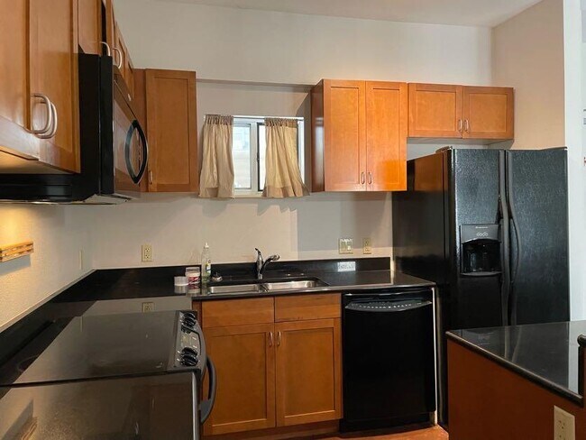 711 W 26th St Austin, TX 78705 photo 3