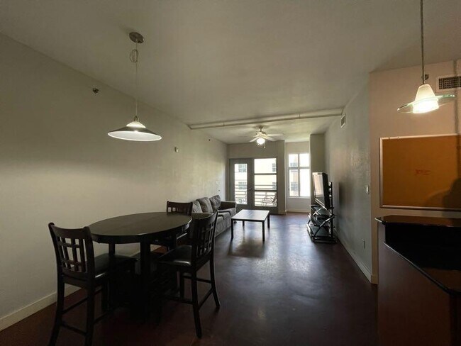 711 W 26th St Austin, TX 78705 photo 5