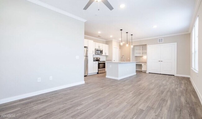 126 Ed Schmidt Blvd Hutto, TX 78634 photo 2