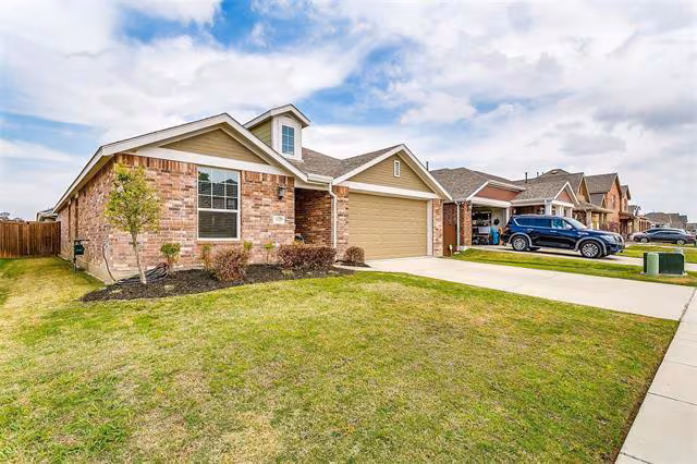 1629 Ridge Creek Lane, Aubrey, TX 76227 photo 3