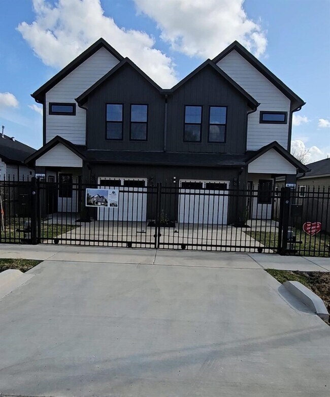 4618 Davenport Street, Houston, TX 77051 photo 3