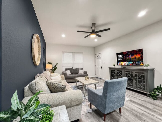 1117 N Bishop Ave Dallas, TX 75208 photo 3