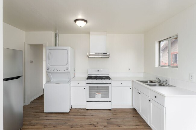 2085 Franklin Ave San Diego, CA 92113 photo 2