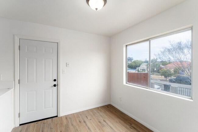 2085 Franklin Ave San Diego, CA 92113 photo 3