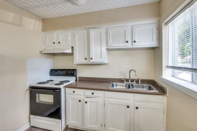 512 South Delaware Street, Irving, TX 75060 photo 5