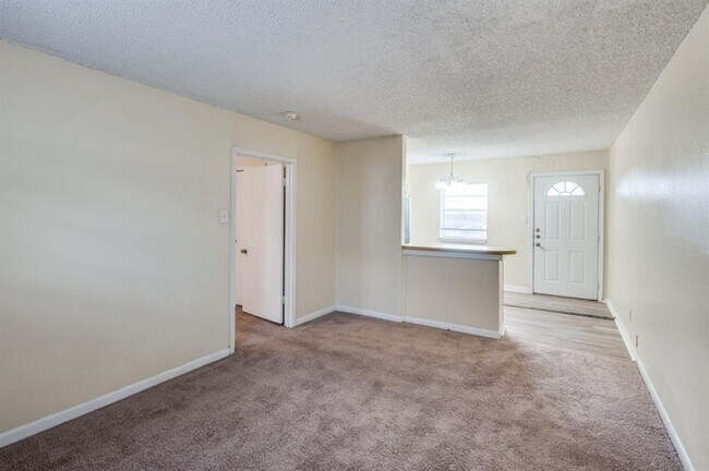 512 South Delaware Street, Irving, TX 75060 photo 2