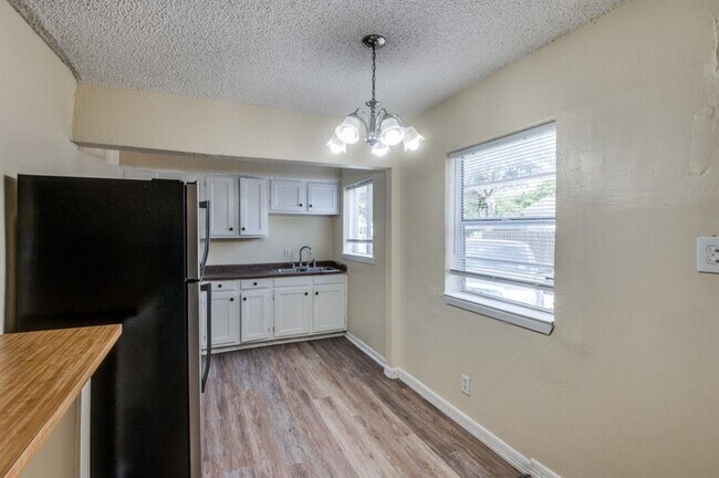 512 South Delaware Street, Irving, TX 75060 photo 3