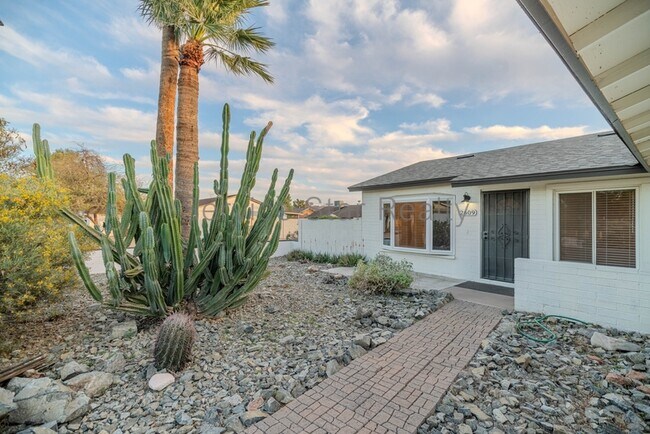 2609 E Aster Dr Phoenix, AZ 85032 photo 3