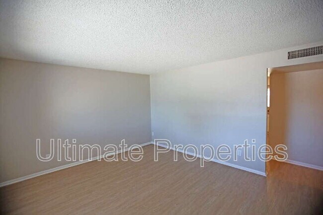 6755 W Montebello Ave Glendale, AZ 85303 photo 5
