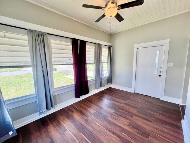 415 Denver Blvd San Antonio, TX 78210 photo 4