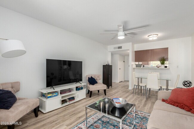 4610 N 68th St Scottsdale, AZ 85251 photo 2