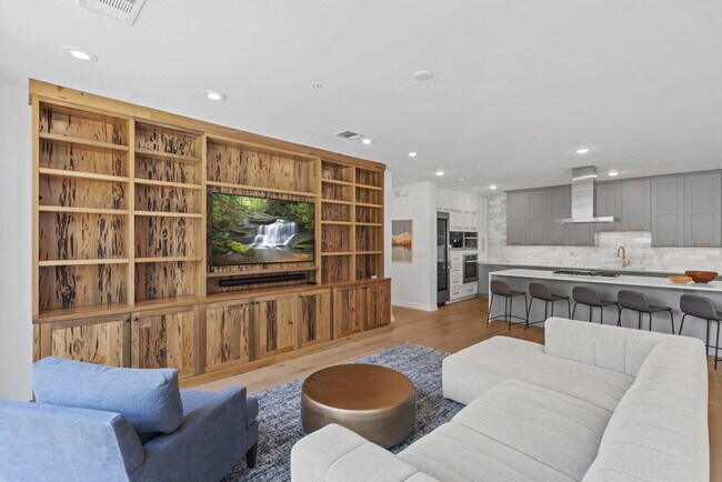 1010 W 10th St Austin, TX 78703 photo 4