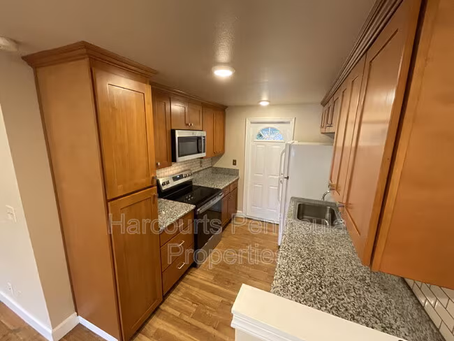 1742 Anderson St photo 5