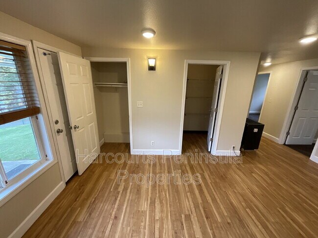 1742 Anderson St photo 3