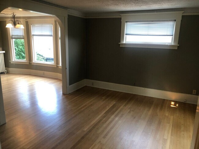 2347-2349 Federal Ave E Seattle, WA 98102 photo 3