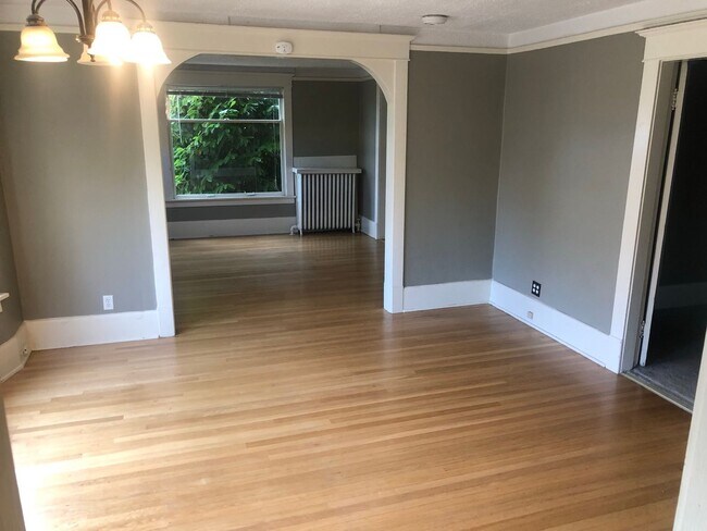 2347-2349 Federal Ave E Seattle, WA 98102 photo 2