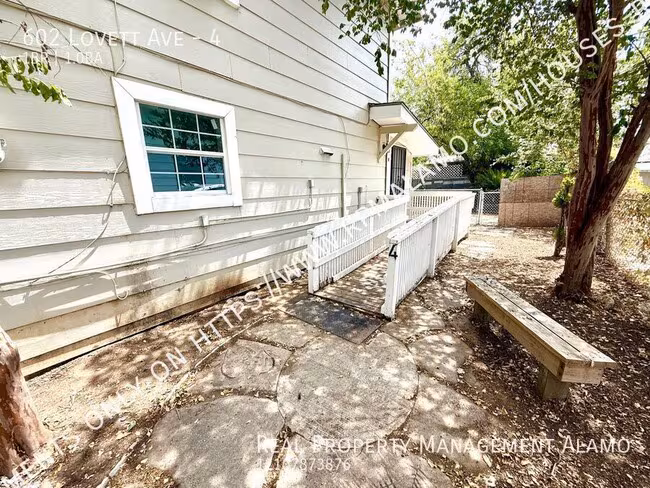 602 Lovett Ave San Antonio, TX 78211 photo 2