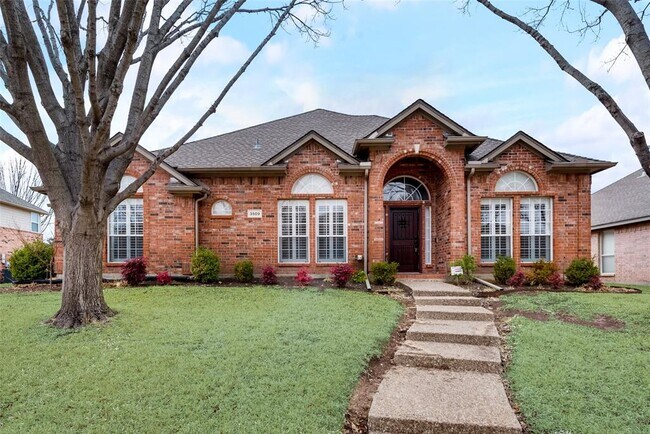 3509 High Vista Drive, Carrollton, TX 75007 photo 2