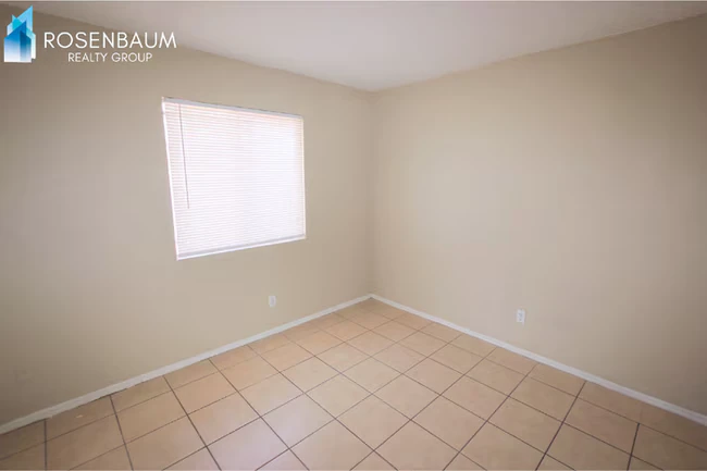 2747 E Chipman Rd Phoenix, AZ 85040 photo 3
