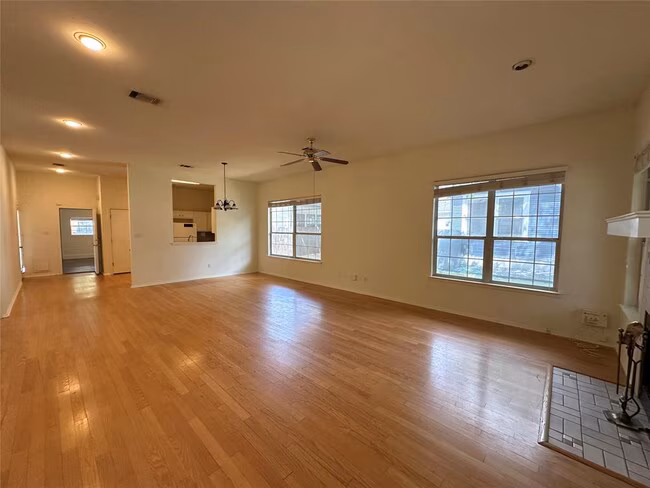 311 East 38th Street, Austin, TX 78705 photo 2