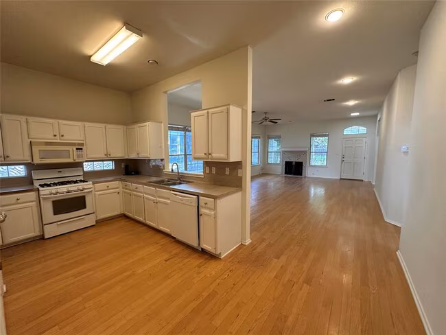 311 East 38th Street, Austin, TX 78705 photo 3