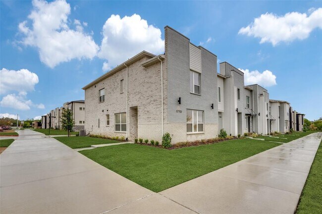 1770 Thornton Drive, Plano, TX 75075 photo 3