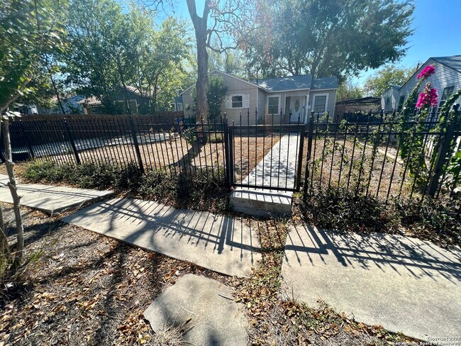 414 Elmwood Dr San Antonio, TX 78212 photo 3