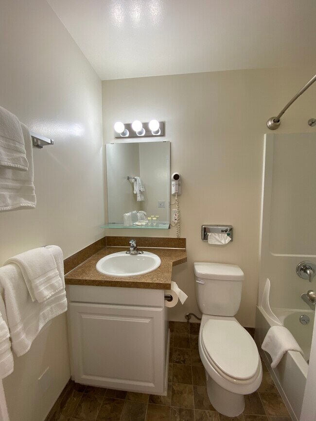 4731 12th Ave NE Seattle, WA 98105 photo 2