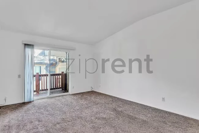 Unit 241 photo 3