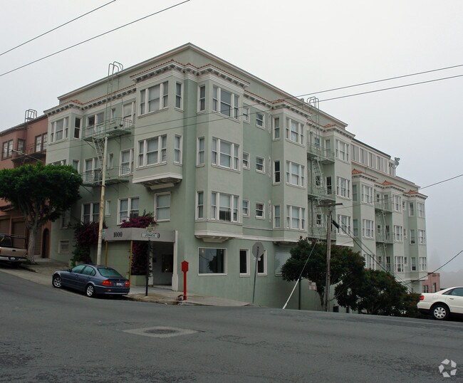 1000 Union Street Apartments photo 3