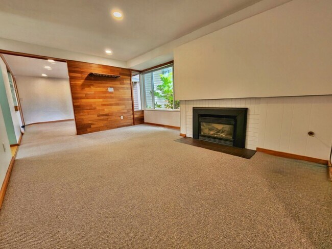 Beautiful 4 Bed 1.75 Bath Home Near Microsoft photo 5