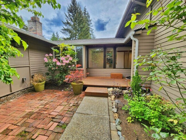 Beautiful 4 Bed 1.75 Bath Home Near Microsoft photo 4