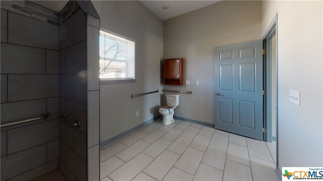 504 S 1st St Copperas Cove, TX 76522 photo 4