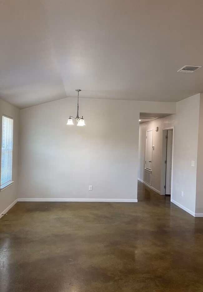 310 Lowes Blvd Killeen, TX 76542 photo 5