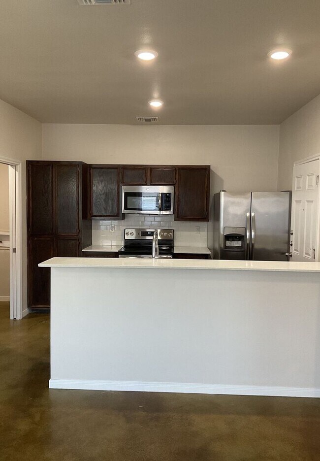 310 Lowes Blvd Killeen, TX 76542 photo 4